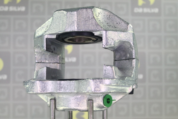 DA SILVA ET3999: Bremssattel hinter der Achse, Vorderachse links