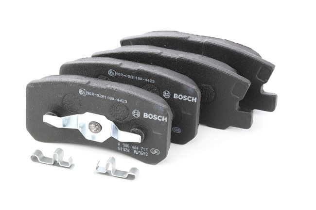 BOSCH 0 986 424 717: Brzdové platničky s piestovym klipom, s montaznym navodom
