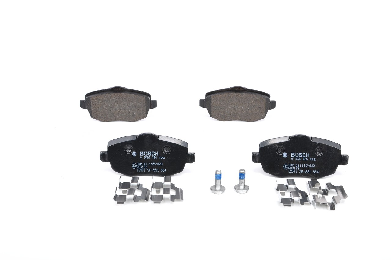 BOSCH 0 986 424 792: Bremsbeläge mit Feder, mit Zubehör, mit Schrauben