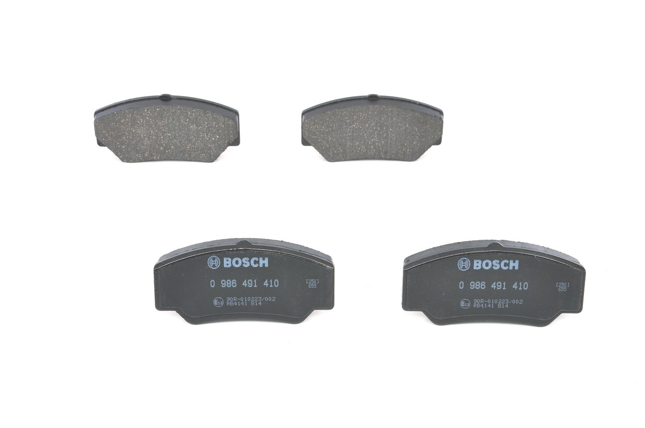 BOSCH 0 986 491 410: Piduriklotsid koos kokkusurumisvastase plekiga, koos paigaldusjuhisega