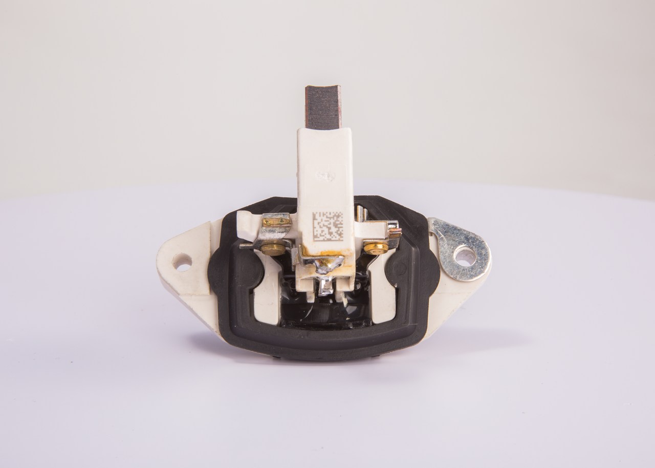 BOSCH 1 197 311 034: Jänniteensäädin
