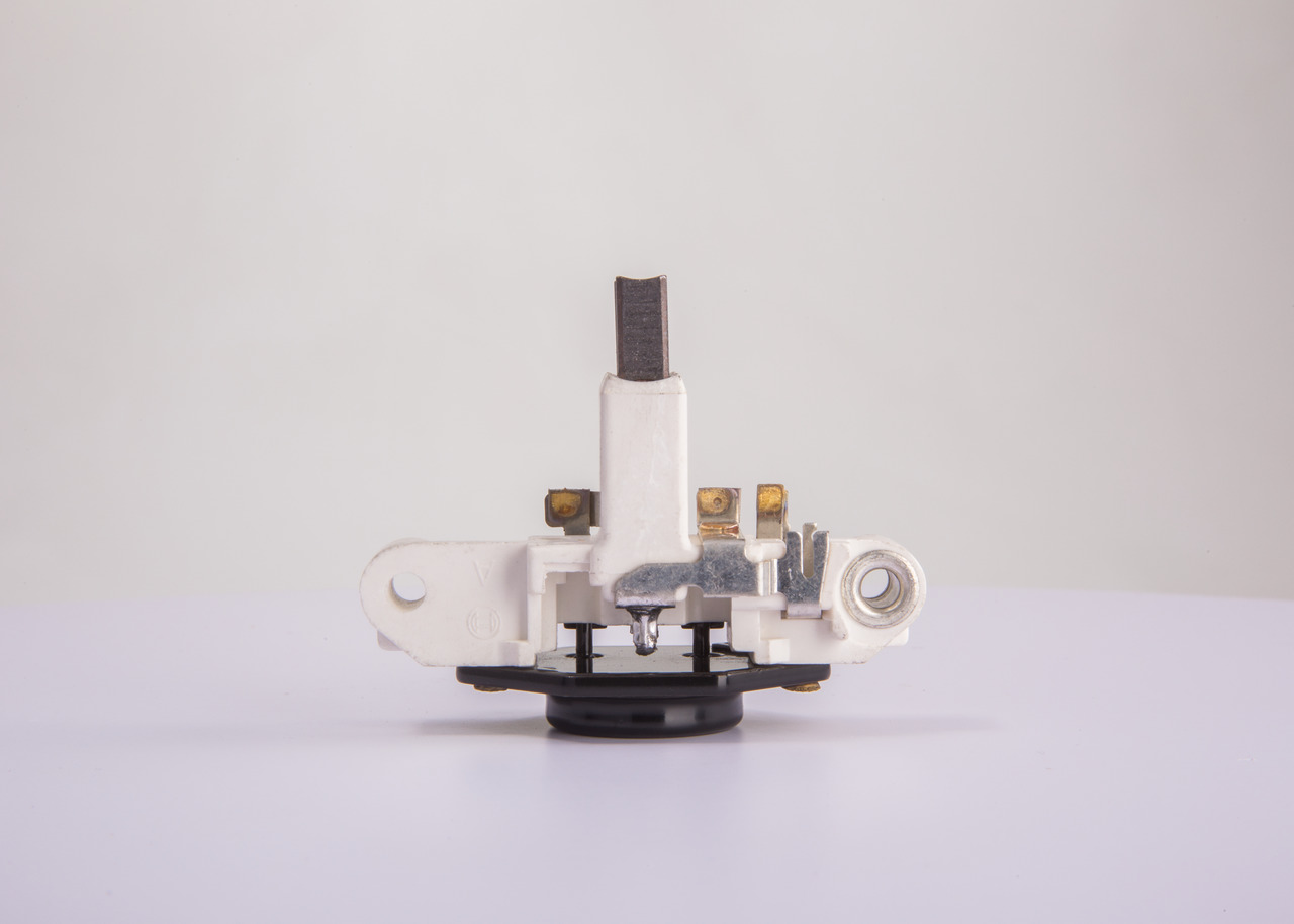 BOSCH 1 197 311 223: Regulator napięcia