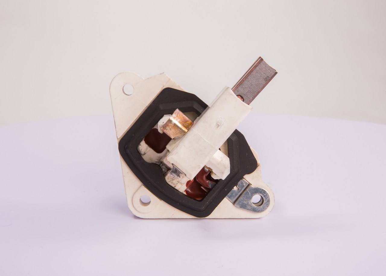 BOSCH 1 197 311 316: Regulator napięcia