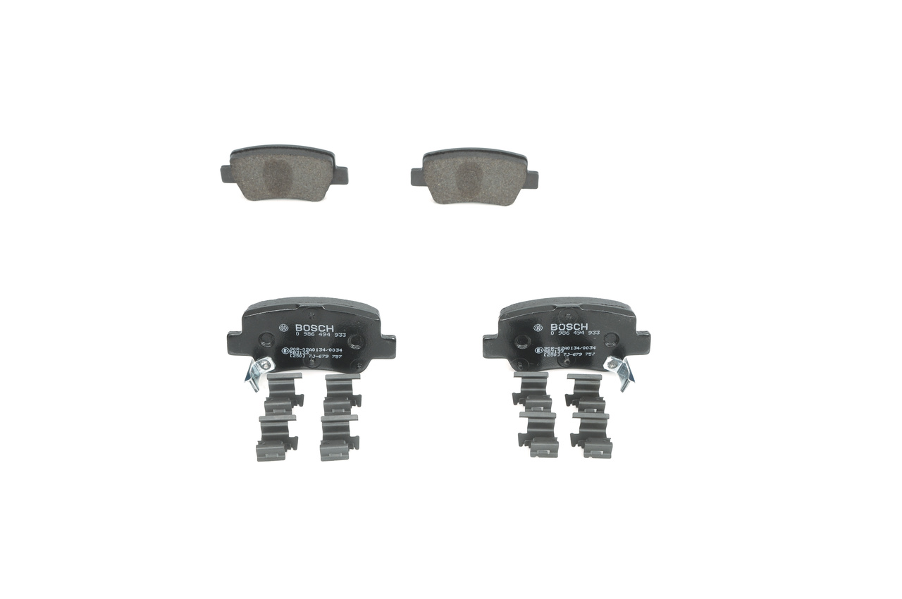 BOSCH 0 986 494 933: Bremsbeläge mit Feder
