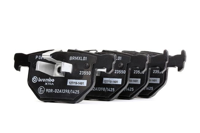BREMBO P 06 039X: Sada brzdových destiček, kotoučová brzda XTRA LINE bez příslušenství, s krycím plechem