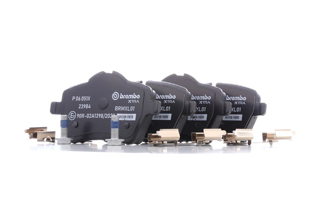 BREMBO P 06 051X: Plăcuțe de frână XTRA LINE cu acceasorii, cu tabla anti scartait