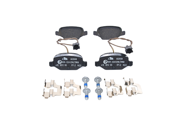 ATE 13.0460-2608.2: Plaquettes de frein avec accessoires, avec vis d'étrier de frein