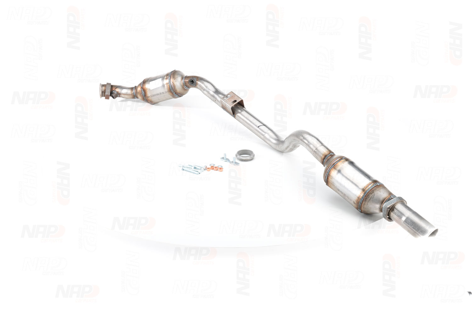 NAP carparts CAK10432: Katalizator z lewej, z materiałem montażowym/ mocującym