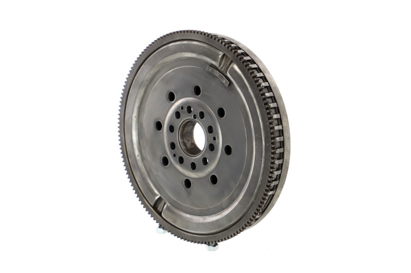 REMANTE 009-001-000011R: Volanta LUK 415 0220 10