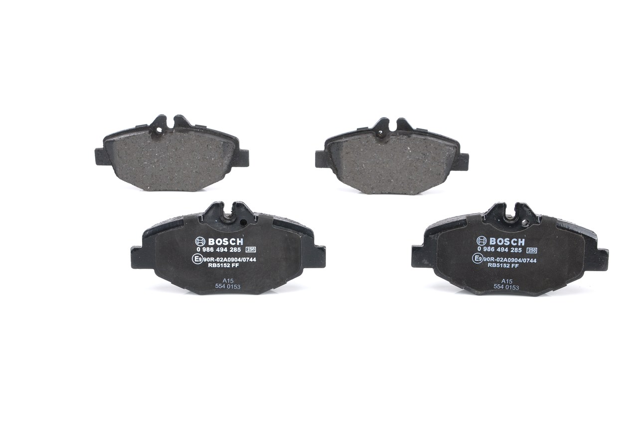 BOSCH 0 986 494 285: Brzdové platničky s proti hlukovým plechom