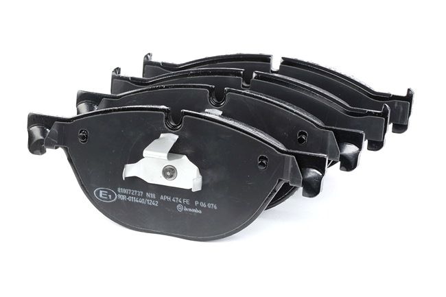 BREMBO P 06 076: Bremsbeläge PRIME LINE mit Zubehör, mit Kolbenclip, mit Anti-Quietsch-Blech