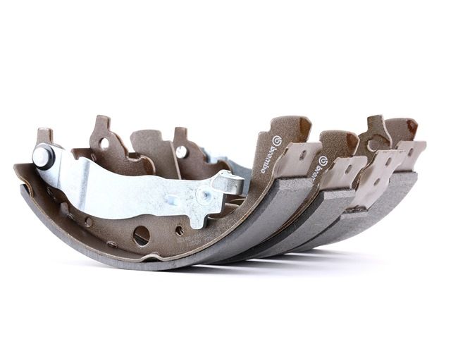 BREMBO S 68 546 Sada brzdových čelistí DACIA Duster II 101 HP Benzin/plyn (LPG) cena