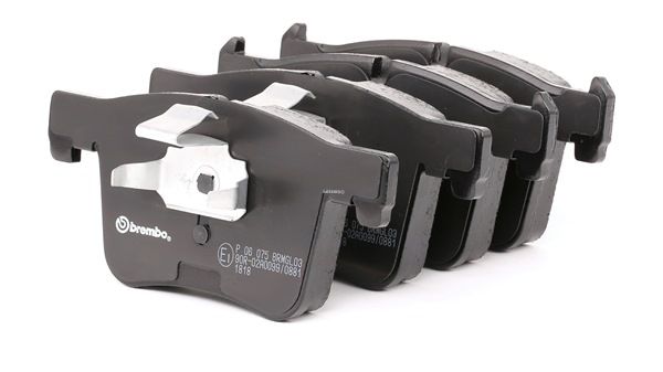 BREMBO P 06 075: Juego de pastillas de freno PRIME LINE con accesorios, con clip de émbolo, Chapa antichirridos