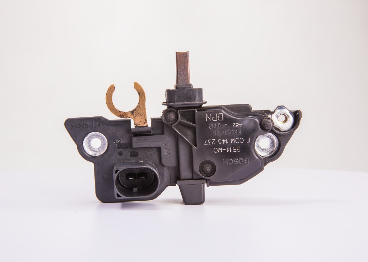 BOSCH F 00M 145 237: Lichtmaschinenregler