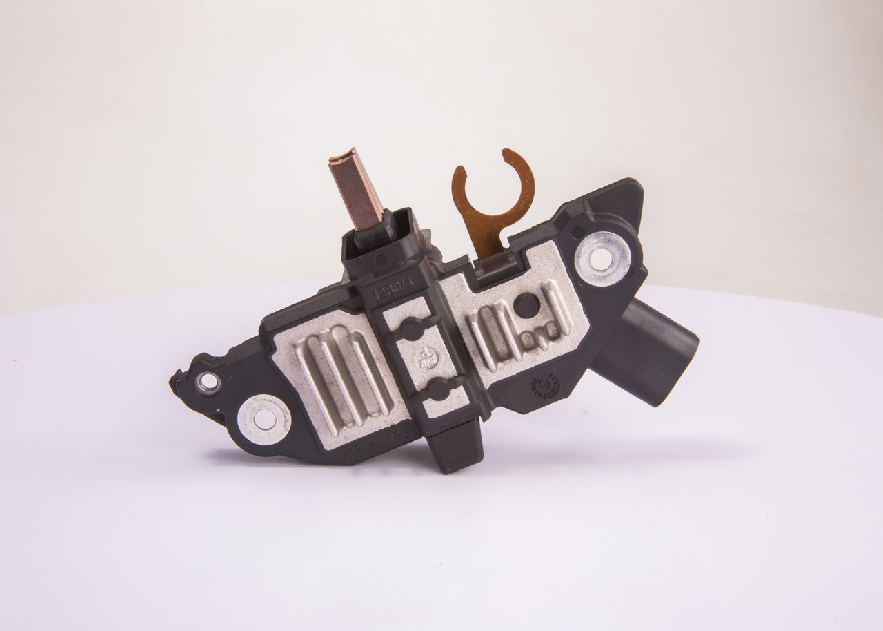 BOSCH F 00M 145 670: Lichtmaschinenregler