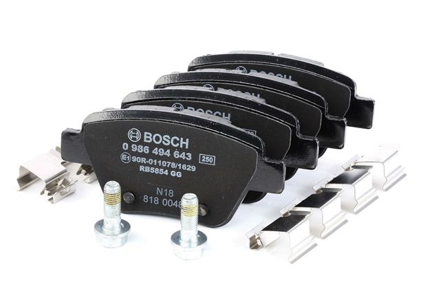 BOSCH 0 986 494 643: Piduriklotsid koos vedruga, koos lisadega, koos kokkusurumisvastase plekiga, koos kruvidega