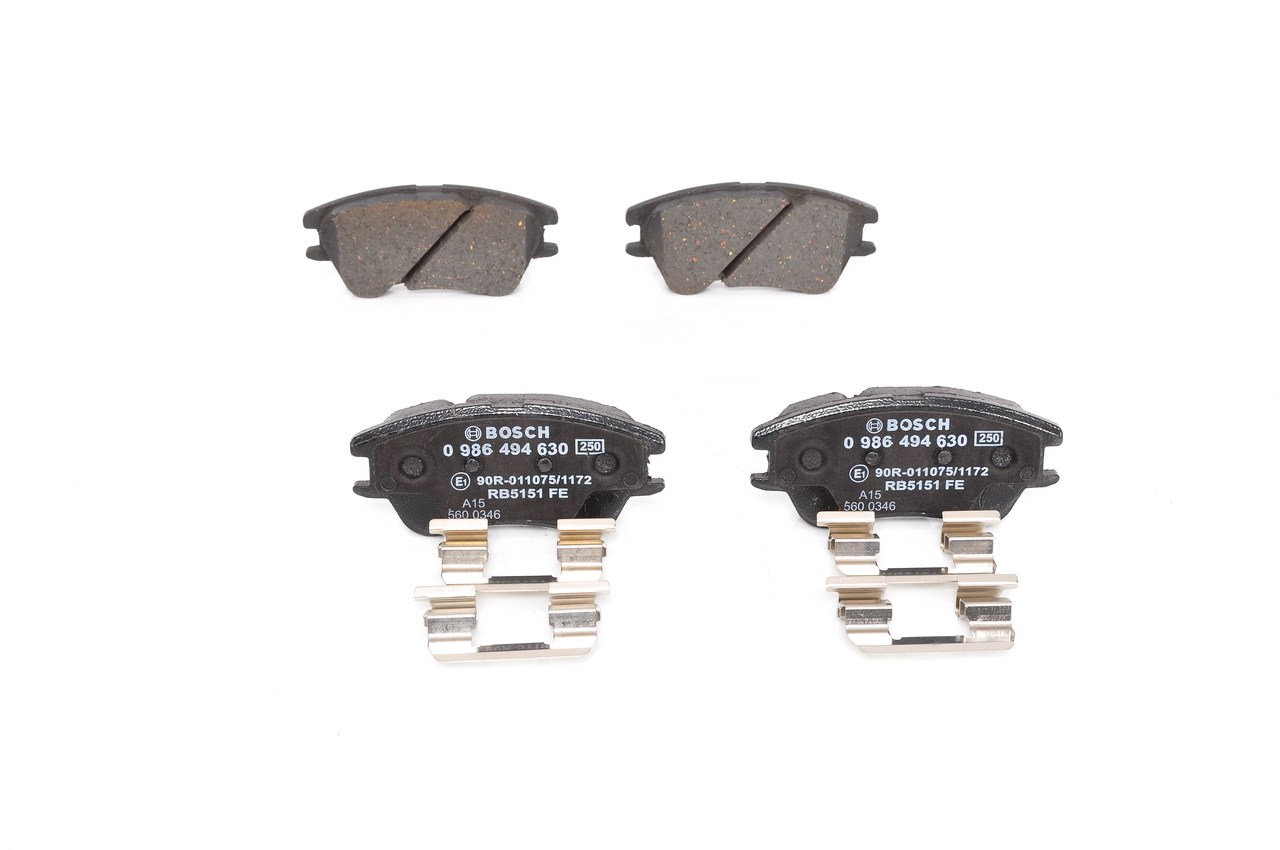 BOSCH 0 986 494 630: Bremsbeläge mit Feder, mit Anti-Quietsch-Blech