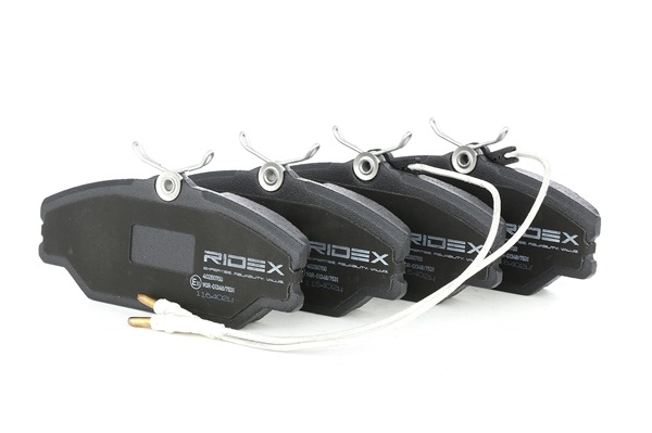 RIDEX 402B0700: Bremsbeläge Vorderachse, mit Feder