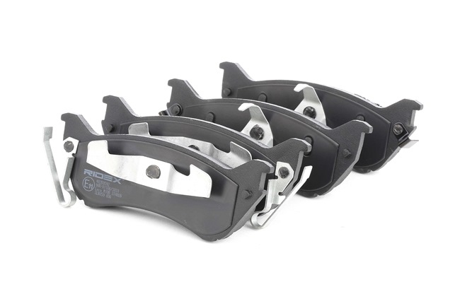 RIDEX 402B0592: Bremsbeläge Hinterachse, mit Anti-Quietsch-Blech, mit Kolbenclip