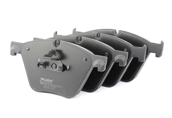 RIDEX 402B0803: Bremsbeläge Vorderachse, ohne Zubehör, mit Feder, mit Kolbenclip, mit Anti-Quietsch-Blech