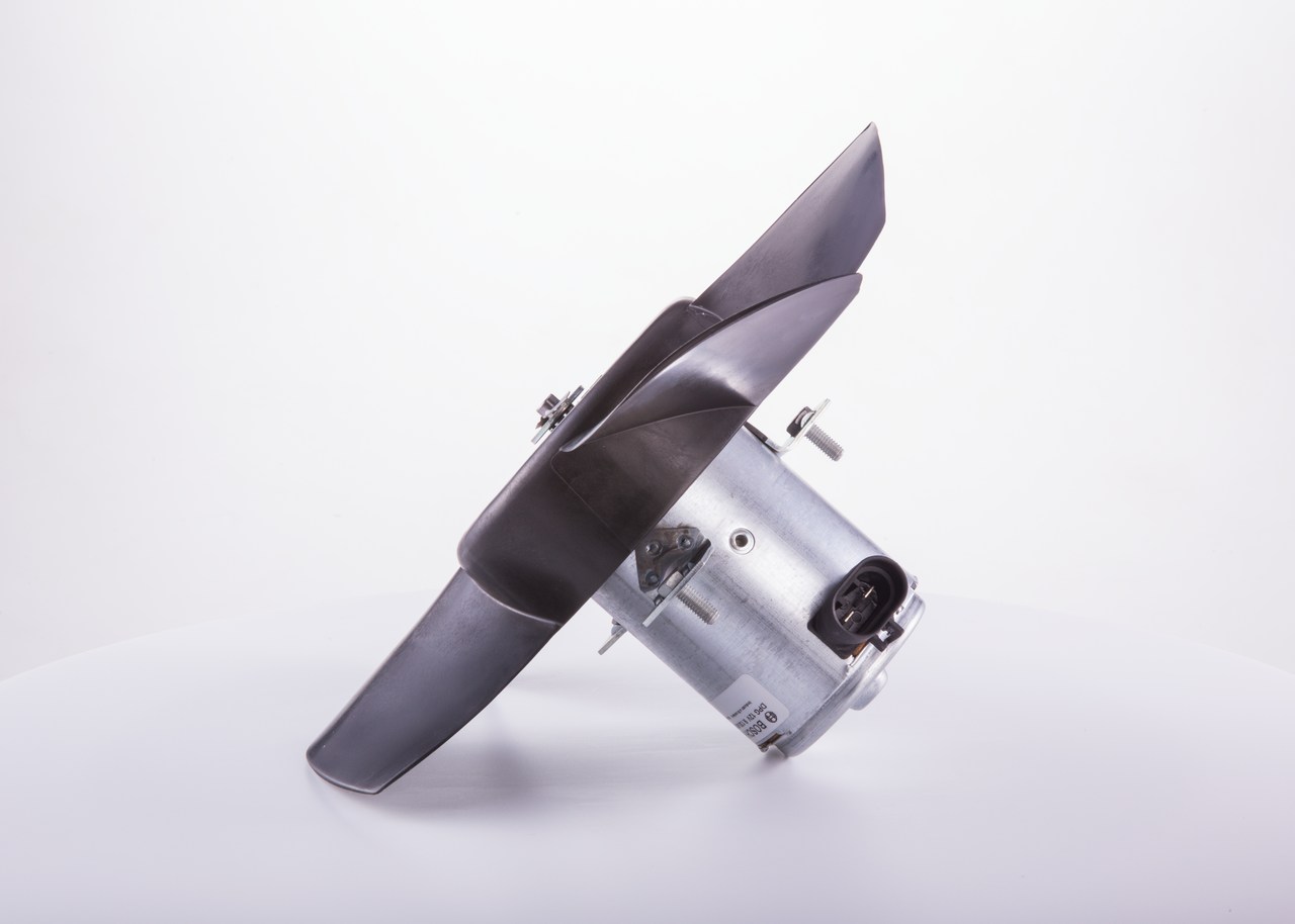 BOSCH 9 130 451 171: Elektromotor, Kühlerlüfter
