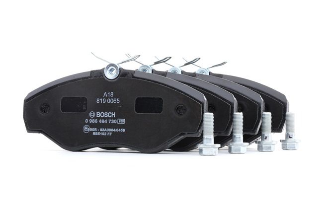 BOSCH 0 986 494 730: Bremsbeläge mit Zubehör, mit Anti-Quietsch-Blech, mit Schrauben