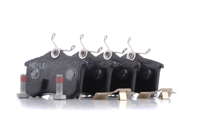 MEYLE 025 209 6117/PD: Juego de pastillas de freno Eje trasero, con accesorios, Chapa antichirridos, con tornillos pinza freno, MEYLE-PD Quality